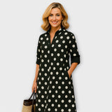 Robe chemise moderne avec col et manches trois-quarts