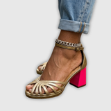 Brigitte | Sandales dorées à talon rose