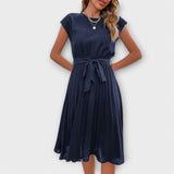 Claire - Robe midi décontractée à manches courtes plissée