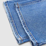Jeans à taille moyenne et coupe droite