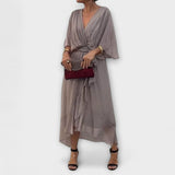 Amoura - Robe en chiffon avec décolleté en V